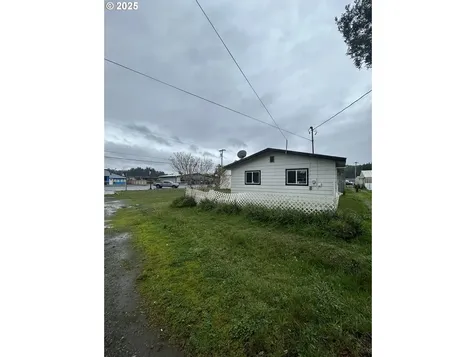 105 S 8th Street Lakeside OR 97449
