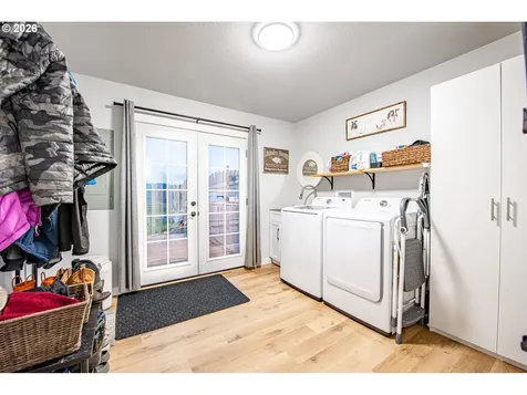 28500 Gimpl Hill Road Eugene OR 97402