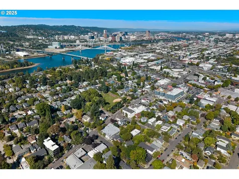 1219 SE Rhine Street Portland OR 97202