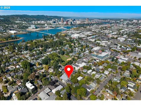 1219 SE Rhine Street Portland OR 97202