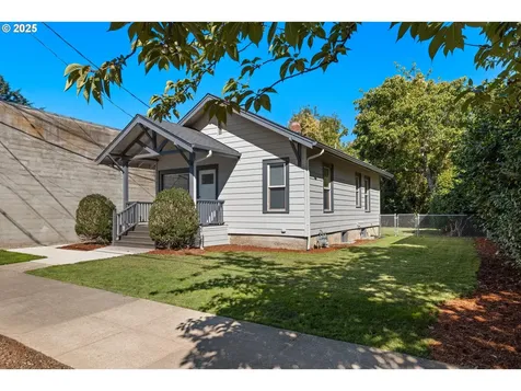 1219 SE Rhine Street Portland OR 97202