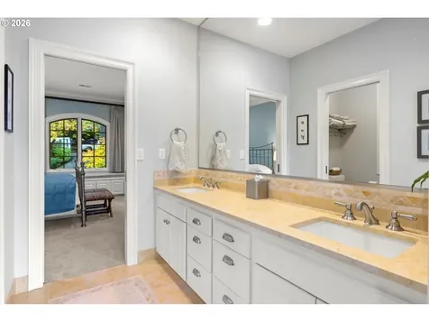 16871 Greenbrier Road Lake Oswego OR 97034