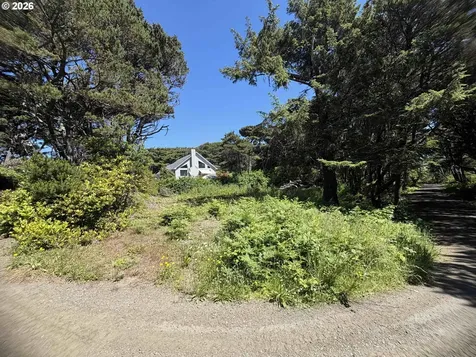 SW La Barre Drive Waldport OR 97394