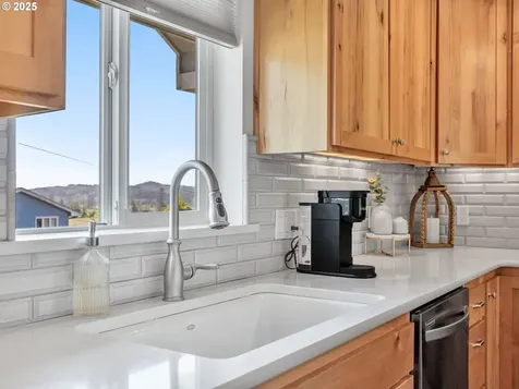 35199 Lyngstad Heights Lane Astoria OR 97103