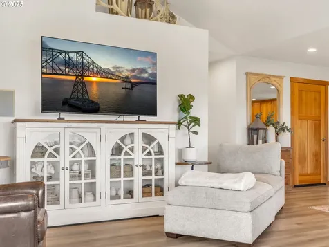 35199 Lyngstad Heights Lane Astoria OR 97103