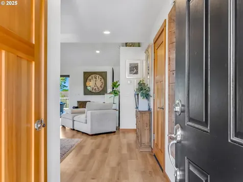 35199 Lyngstad Heights Lane Astoria OR 97103