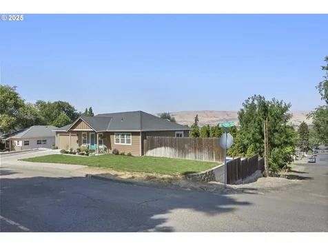 301 W 12th Street The Dalles OR 97058