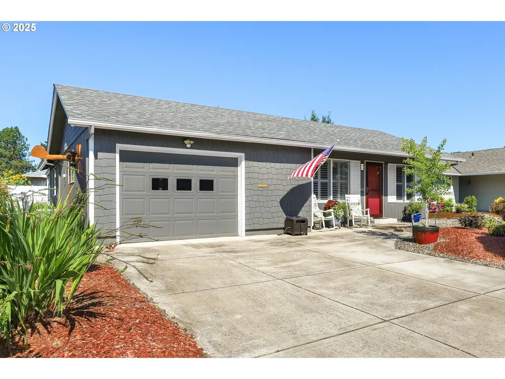 427 E Clackamas Circle Woodburn OR 97071
