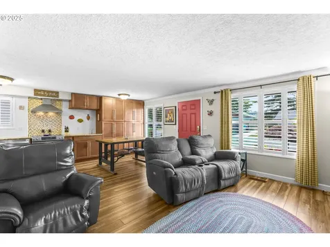 427 E Clackamas Circle Woodburn OR 97071