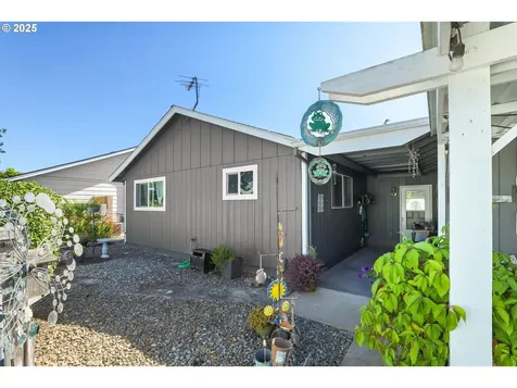 427 E Clackamas Circle Woodburn OR 97071