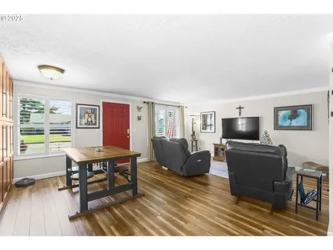 427 E Clackamas Circle Woodburn OR 97071