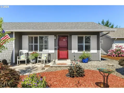 427 E Clackamas Circle Woodburn OR 97071