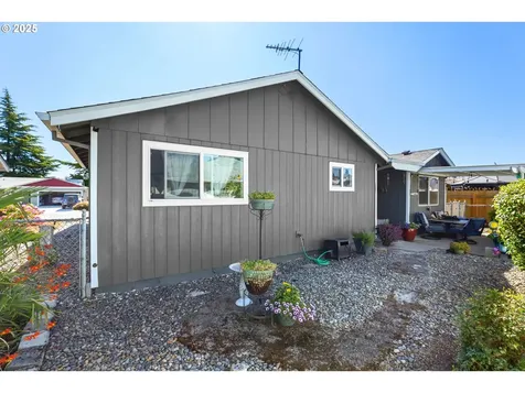 427 E Clackamas Circle Woodburn OR 97071