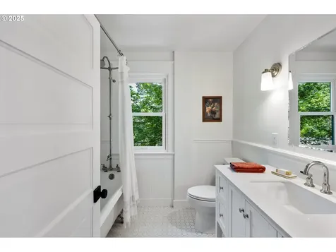 3815 NE 8th Avenue Portland OR 97212