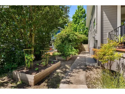 3815 NE 8th Avenue Portland OR 97212