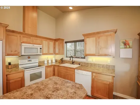 1979 NE Sunset Street Roseburg OR 97470