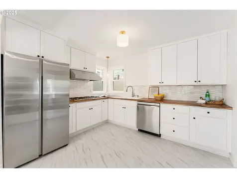 7330 SW 33rd Avenue Portland OR 97219