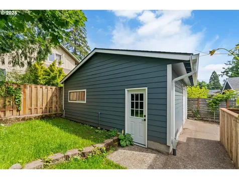 7330 SW 33rd Avenue Portland OR 97219