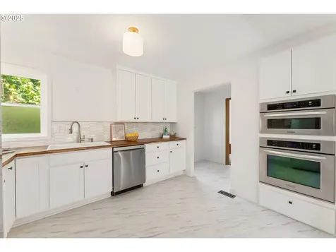 7330 SW 33rd Avenue Portland OR 97219