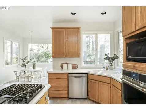 3321 SW Vesta Court Portland OR 97219