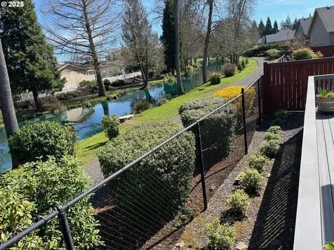 2475 Borders Drive Eugene OR 97404