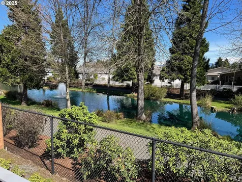 2475 Borders Drive Eugene OR 97404