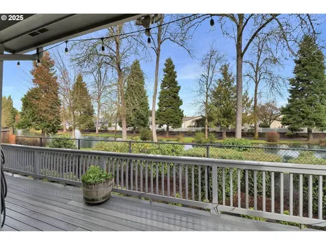 2475 Borders Drive Eugene OR 97404