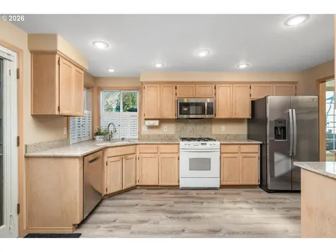 8203 SW Matthew Park Street Portland OR 97224
