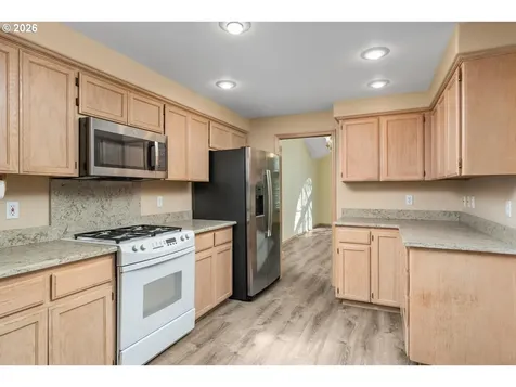 8203 SW Matthew Park Street Portland OR 97224