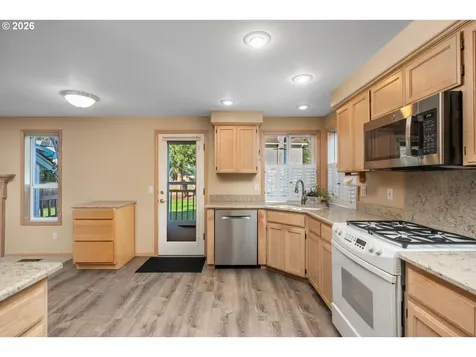 8203 SW Matthew Park Street Portland OR 97224