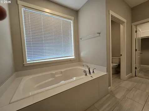 8207 NE 168th Place Vancouver WA 98682