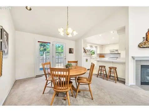 2954 Brett Loop Eugene OR 97404