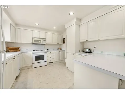 2954 Brett Loop Eugene OR 97404