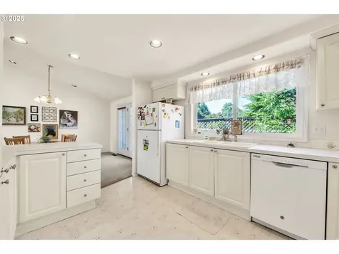 2954 Brett Loop Eugene OR 97404