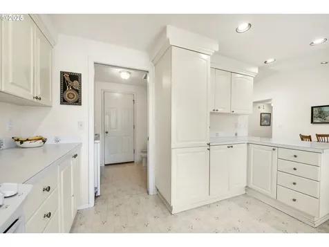 2954 Brett Loop Eugene OR 97404