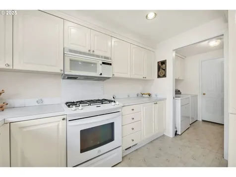 2954 Brett Loop Eugene OR 97404
