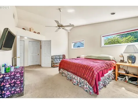 2954 Brett Loop Eugene OR 97404