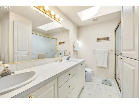 2954 Brett Loop Eugene OR 97404