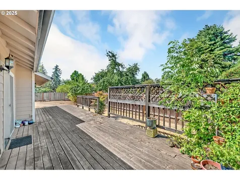 2954 Brett Loop Eugene OR 97404
