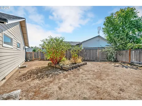 2954 Brett Loop Eugene OR 97404