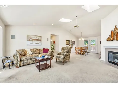 2954 Brett Loop Eugene OR 97404
