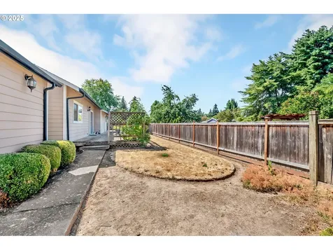 2954 Brett Loop Eugene OR 97404