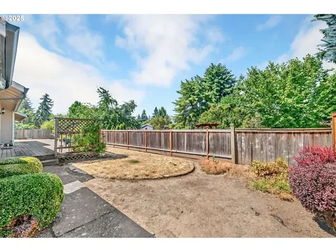 2954 Brett Loop Eugene OR 97404