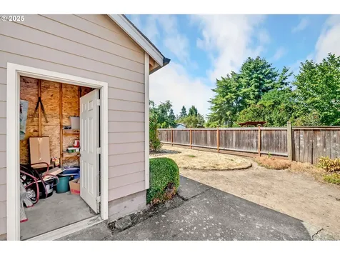 2954 Brett Loop Eugene OR 97404