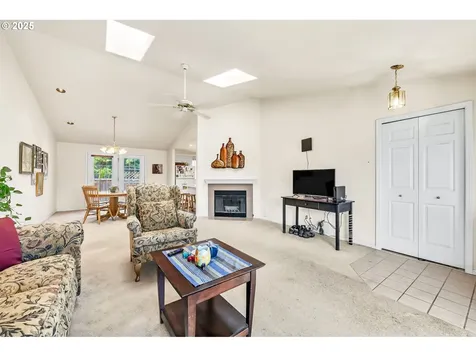 2954 Brett Loop Eugene OR 97404