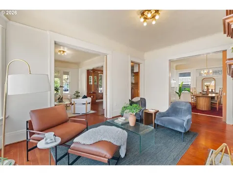 2425 NW Johnson Street Portland OR 97210
