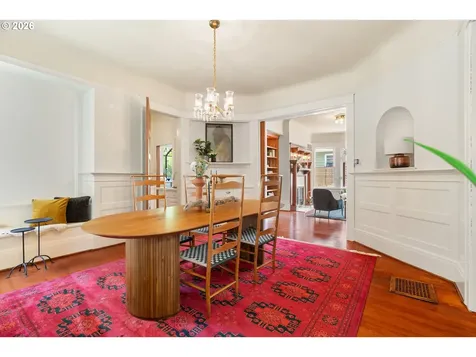 2425 NW Johnson Street Portland OR 97210
