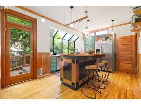 2425 NW Johnson Street Portland OR 97210