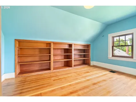 2425 NW Johnson Street Portland OR 97210