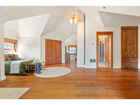 2425 NW Johnson Street Portland OR 97210